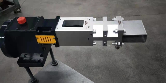 सह घूर्णन जुड़वां पेंच extruders साइड फीडर JCW63 आसान साफ करने के लिए puffed खाद्य कारखाने के लिए