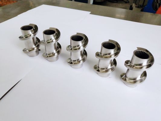 ZSE75 सह घूर्णन जुड़वां पेंच बाहर निकालना स्पेयर पार्ट्स HRC58 - 62 कठोरता